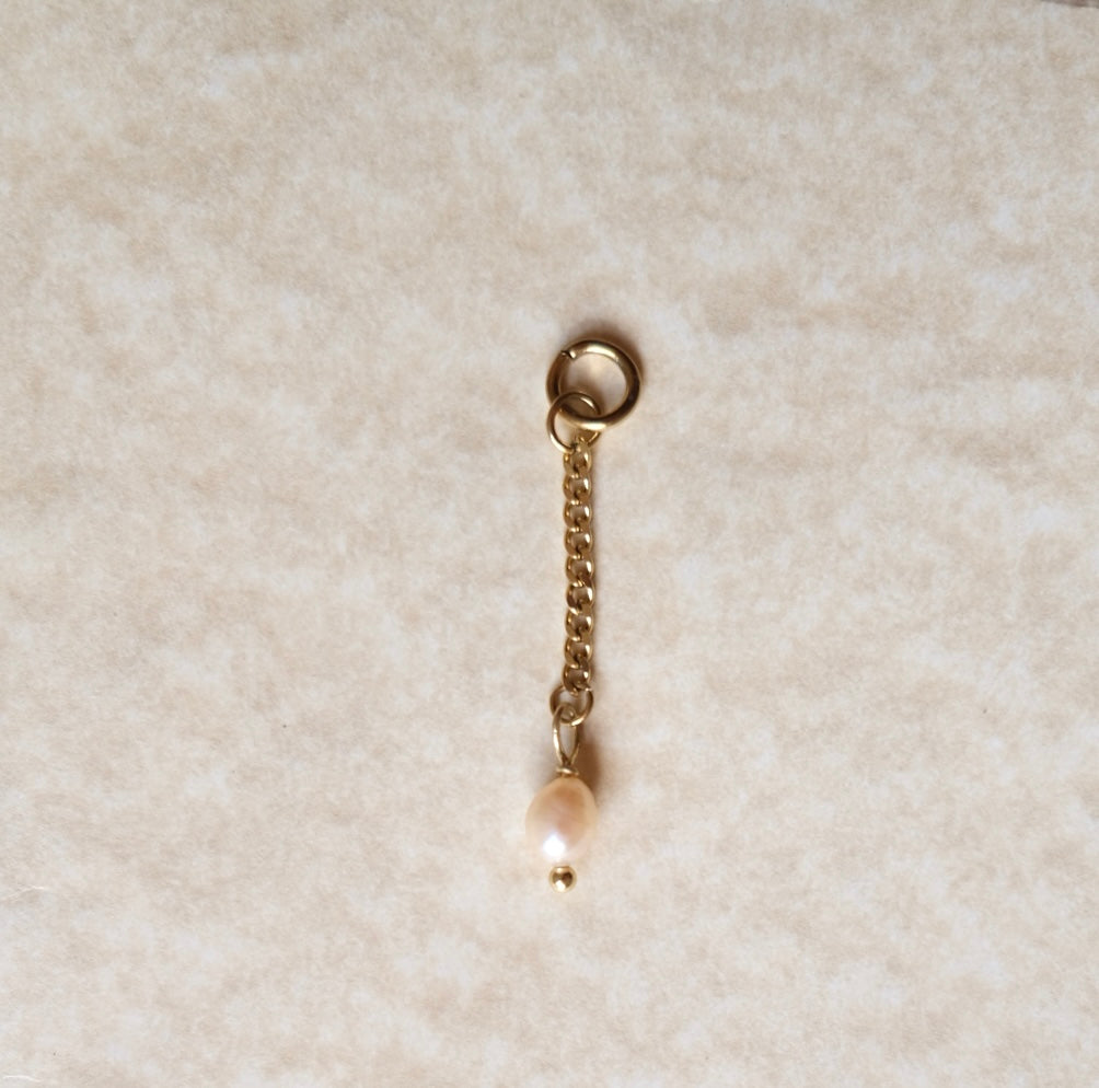 Tiny beige pearl chain charm C85