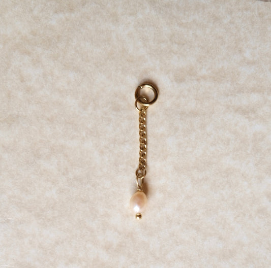 Tiny beige pearl chain charm C85