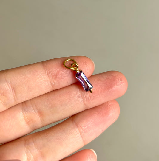 Shiny purple bar charm C37